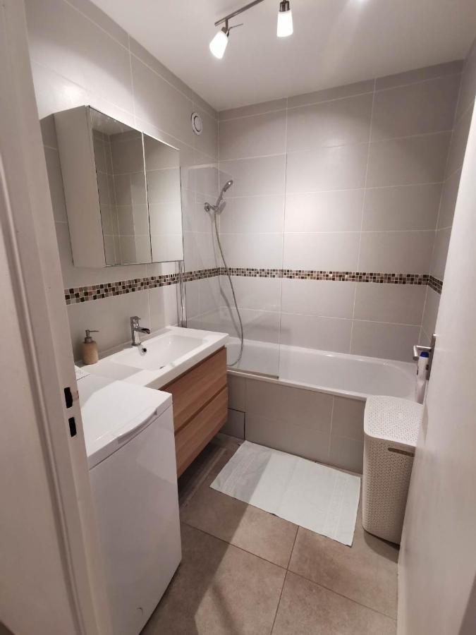 Appartement Proche Disneyland & Paris - 20 Minutes - Proche Gare Rer نْوازييل المظهر الخارجي الصورة
